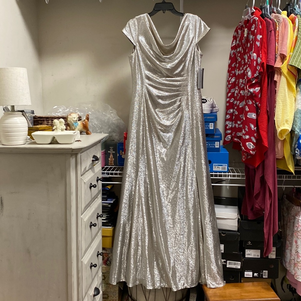 Metallic drape neck evening gown!